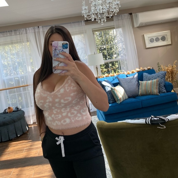 Fuzzy crop top - Picture 2 of 7